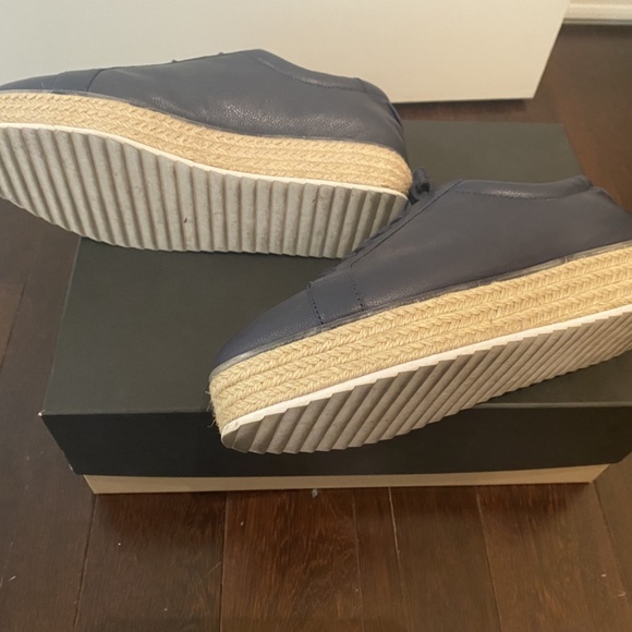 Halogen x Atlantic Pacific/ Navy Leather Platform Sneakers - Picture 4 of 7